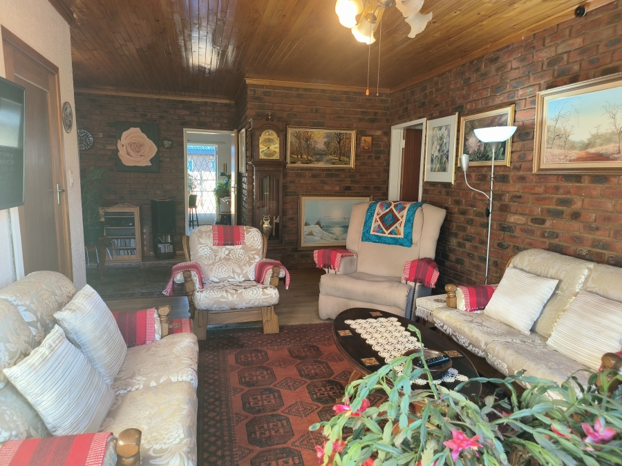 3 Bedroom Property for Sale in Miederpark North West
